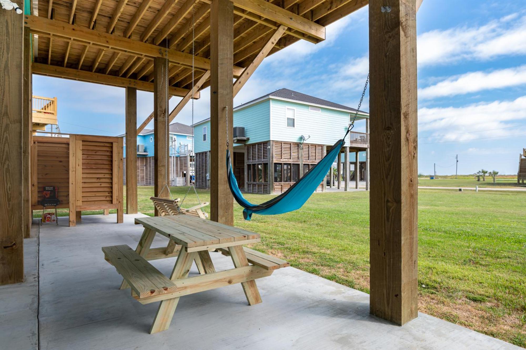 Stylish 4Br Crystal Beach Retreat Walk To Beach Bolivar Peninsula Eksteriør billede