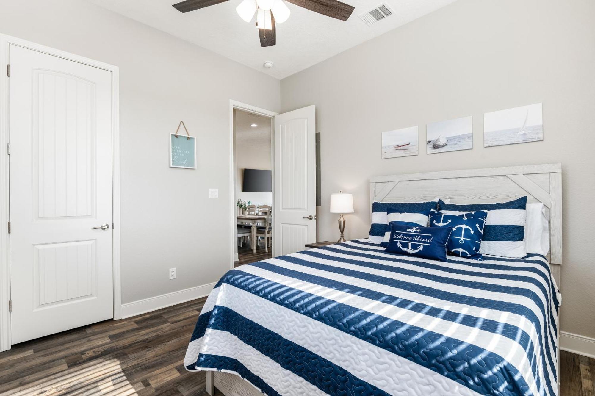 Stylish 4Br Crystal Beach Retreat Walk To Beach Bolivar Peninsula Eksteriør billede